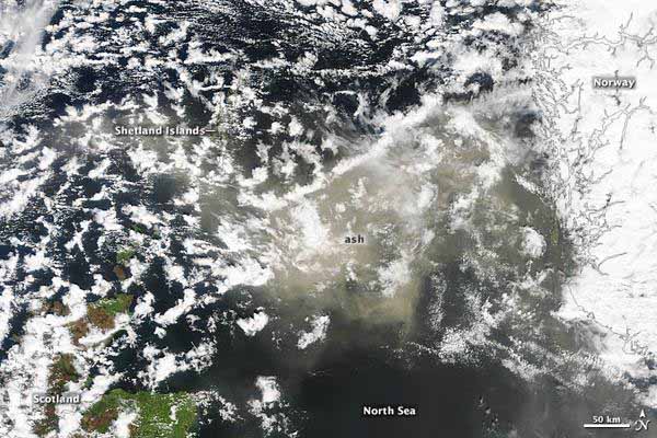 Nube cenizas volcán Grimsvötn en Islandia, satélite 24-05-2011