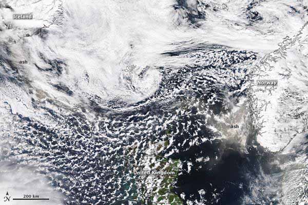 Nube cenizas volcán Grimsvötn en Islandia, satélite 24-05-2011